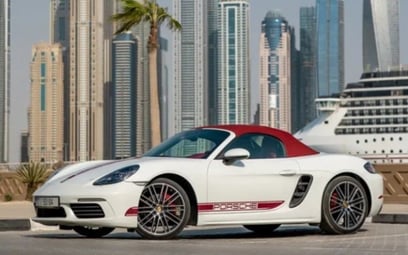 White Porsche 718S Boxster 2017 迪拜汽车租凭