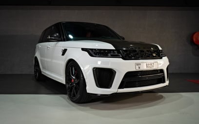 White Range Rover Sport SVR 2019 迪拜汽车租凭