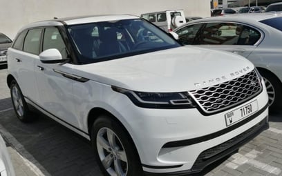 White Range Rover Velar 2019 للإيجار في دبي