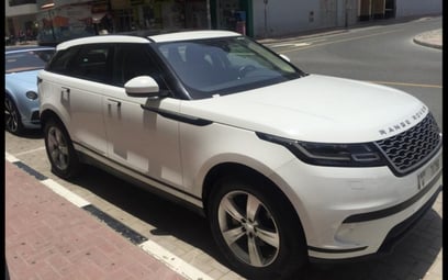 White Range Rover Velar 2019 للإيجار في دبي