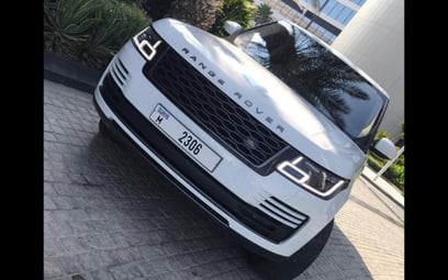 White Range Rover Vogue 2019 للإيجار في دبي