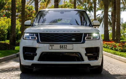 White Range Rover Vogue 2019 للإيجار في دبي