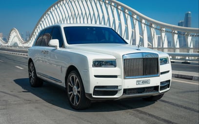 White Rolls Royce Cullinan 2019 in affitto a Dubai