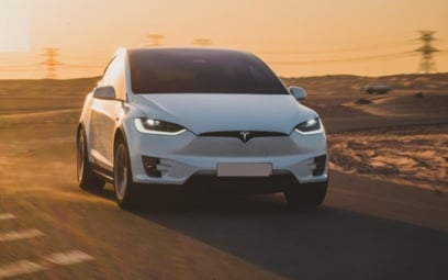 White Tesla Model X 2018 für Miete in Dubai