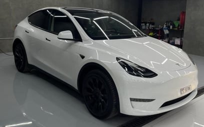 إيجار White Tesla Model Y Long Range 2023 في دبي