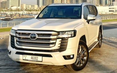 White Toyota Land Cruiser 2022 para alquiler en Dubai