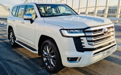 White Toyota Land Cruiser 2022 à louer à Dubaï