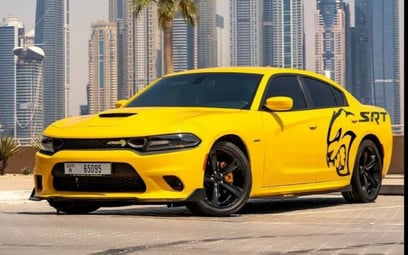 Yellow Dodge Charger R/T 2018 迪拜汽车租凭