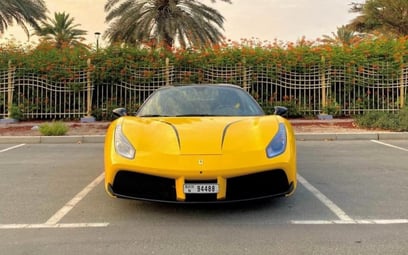 Yellow Ferrari 488 Spyder 2018 للإيجار في دبي