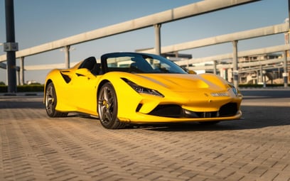 Yellow Ferrari F8 Tributo Spyder 2022 in affitto a Dubai