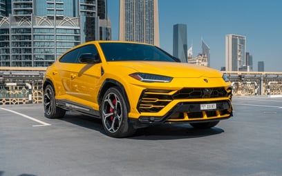 Yellow Lamborghini Urus 2020 zur Miete in Dubai