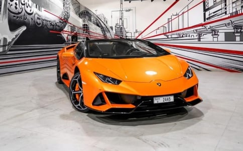 البرتقالي Lamborghini Evo spyder, 2021 للإيجار في دبي