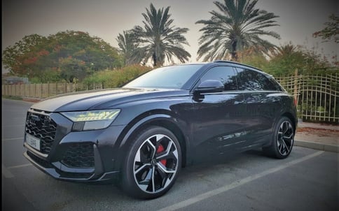 أسود Audi RSQ8, 2021 للإيجار في دبي