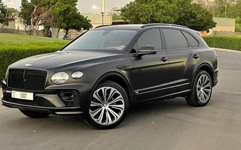 أسود Bentley Bentayga, 2021 للإيجار في دبي