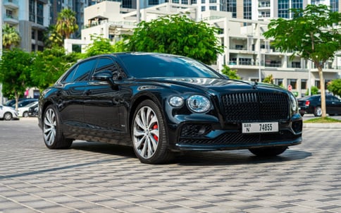 أسود Bentley Flying Spur, 2020 للإيجار في دبي