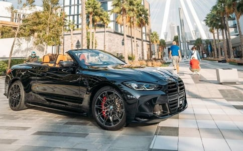 黑色 BMW 4M Sport Competition cabrio, 2022 迪拜汽车租凭