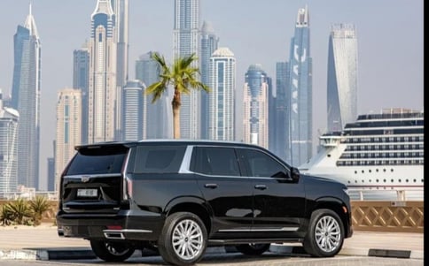 أسود Cadillac Escalade, 2021 للإيجار في دبي