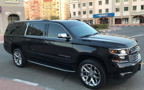أسود Chevrolet Suburban, 2020 للإيجار في دبي
