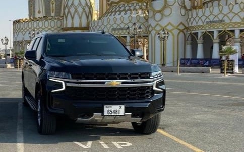 Noir Chevrolet Suburban, 2021 à louer à Dubaï