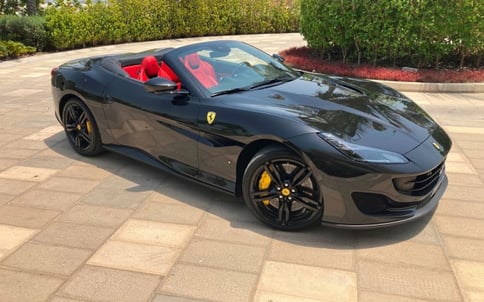 黑色 Ferrari Portofino Rosso, 2020 迪拜汽车租凭