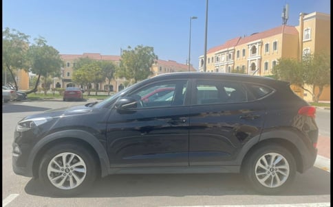 أسود Hyundai Tucson, 2017 للإيجار في دبي