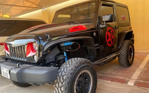 أسود Jeep Wrangler, 2018 للإيجار في دبي