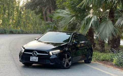 أسود Mercedes A Class, 2020 للإيجار في دبي