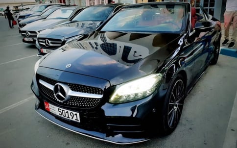黑色 Mercedes C200 cabrio, 2019 迪拜汽车租凭