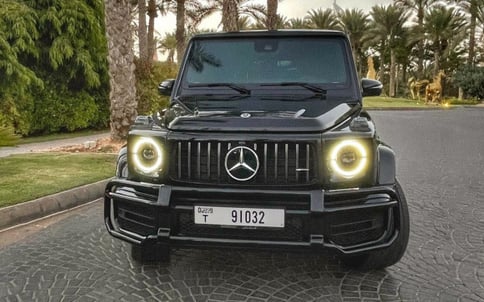 أسود Mercedes G class, 2021 للإيجار في دبي