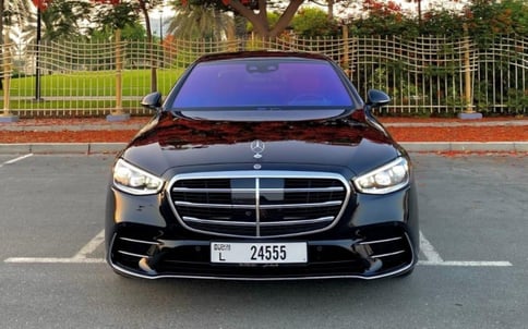黑色 Mercedes S500 Class, 2021 迪拜汽车租凭
