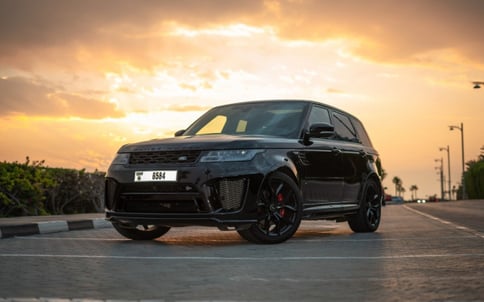 أسود Range Rover SVR, 2021 للإيجار في دبي