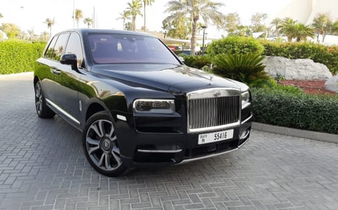 黑色 Rolls Royce Cullinan, 2020 迪拜汽车租凭