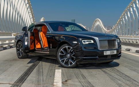 Black Rolls Royce Wraith Silver roof, 2019 for rent in Dubai
