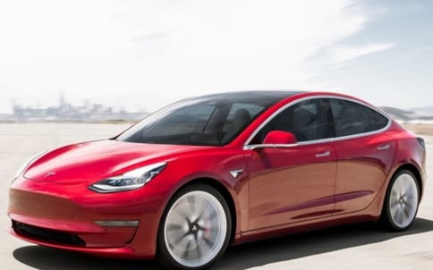 أسود Tesla Model 3, 2022 للإيجار في دبي