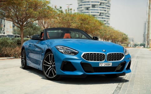 蓝色 BMW Z4, 2021 迪拜汽车租凭