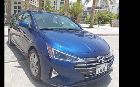 أزرق Hyundai Elantra, 2021 للإيجار في دبي