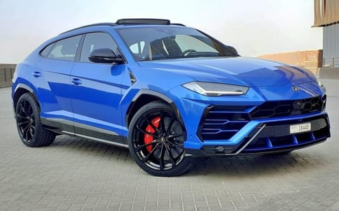 蓝色 Lamborghini Urus, 2021 迪拜汽车租凭