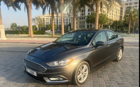 灰色 Ford Fusion 2021, 2021 迪拜汽车租凭