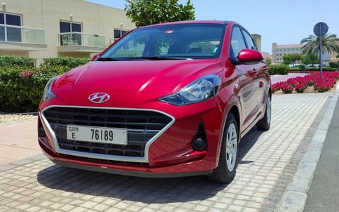 اللون الرمادي Hyundai i10, 2022 للإيجار في دبي
