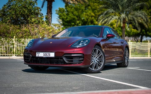 Bordeaux Porsche Panamera, 2022 à louer à Dubaï