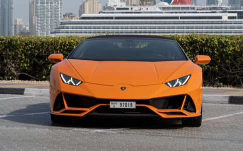 Orange Lamborghini Evo Spyder, 2020 à louer à Dubaï