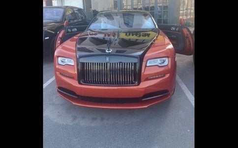 البرتقالي Rolls Royce Wraith- Black Badge, 2019 للإيجار في دبي