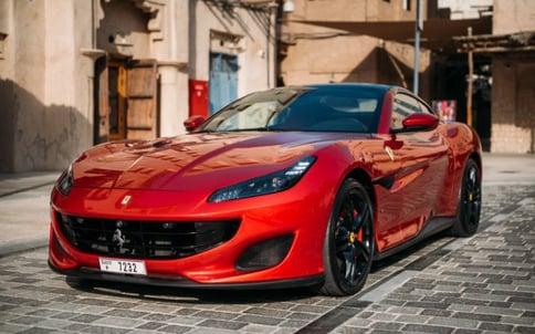 Rouge Ferrari Portofino Rosso, 2019 à louer à Dubaï