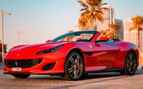 أحمر Ferrari Portofino Rosso, 2019 للإيجار في دبي