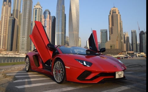 أحمر Lamborghini Aventador S, 2019 للإيجار في دبي