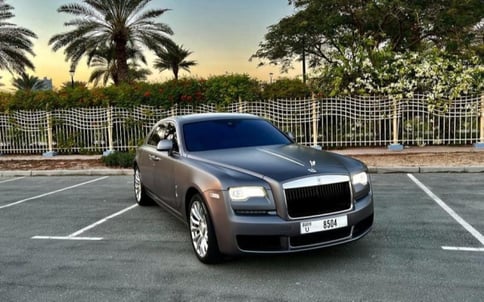 Аренда Серебро Rolls Royce Ghost, 2020 в Дубае