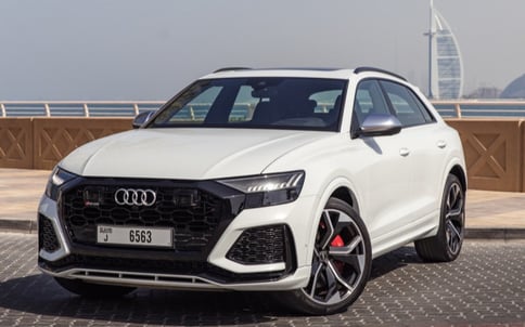 أبيض Audi RSQ8, 2021 للإيجار في دبي