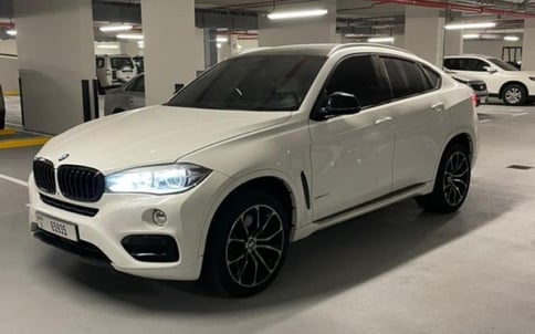 أبيض BMW X6, 2016 للإيجار في دبي
