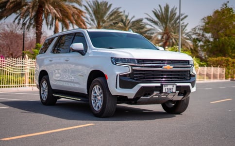 أبيض Chevrolet Tahoe, 2021 للإيجار في دبي