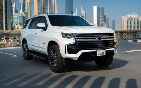 أبيض Chevrolet Tahoe, 2021 للإيجار في دبي